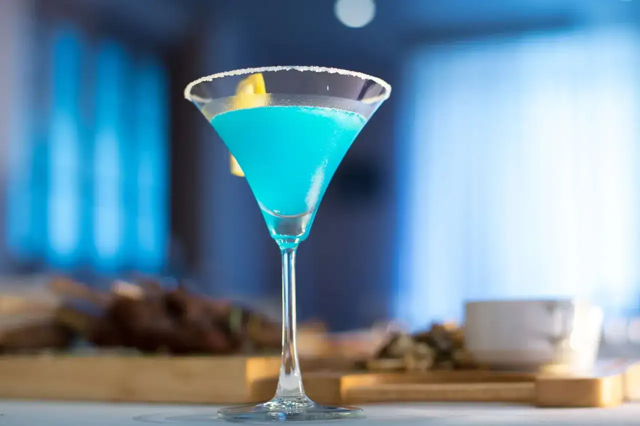 Drink z kamikaze – składniki, przepis i najlepsze wariacje do wypróbowania