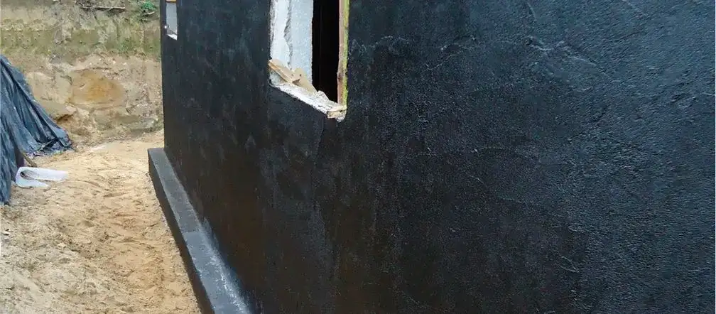 Czym smarować fundamenty, aby skutecznie zabezpieczyć je przed wilgocią?