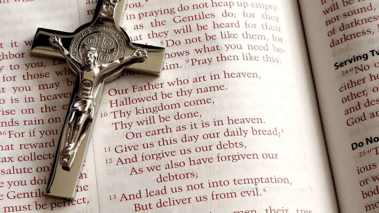 Jak odpędzić zły urok modlitwa – skuteczne metody ochrony duchowej