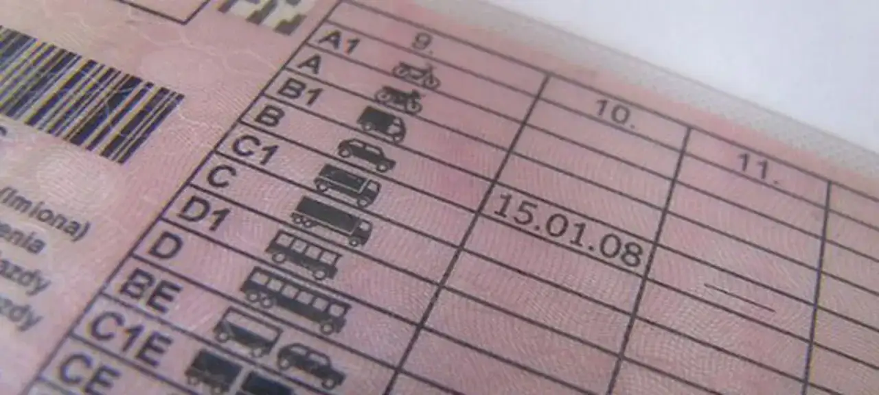 Czy trzeba jeździć z prawem jazdy? Aktualne przepisy w Polsce