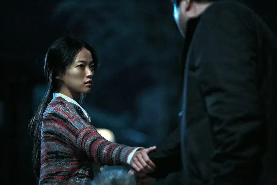 Lament na Filmweb: Mroczny thriller koreański budzi kontrowersje