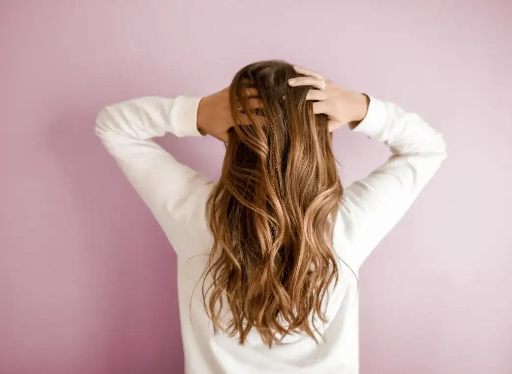 Długie włosy: jak pielęgnować i stylizować dla imponującego efektu
