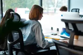 Jak unikać cyfrowego przeciążenia pracując codziennie z Instagramem