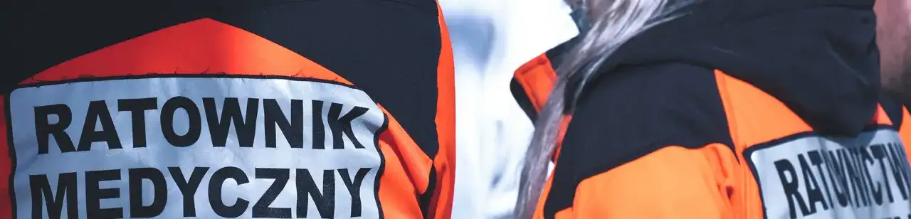Co robi ratownik medyczny? Poznaj kluczowe obowiązki i umiejętności