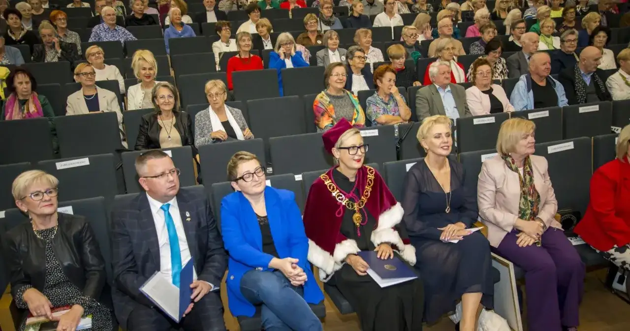 Uniwersytet 3 wieku Toruń – programy, które zmieniają życie seniorów