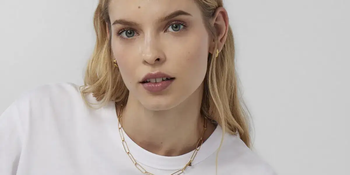 Jak czyścić złotą biżuterię: unikaj najczęstszych błędów i zyskaj blask