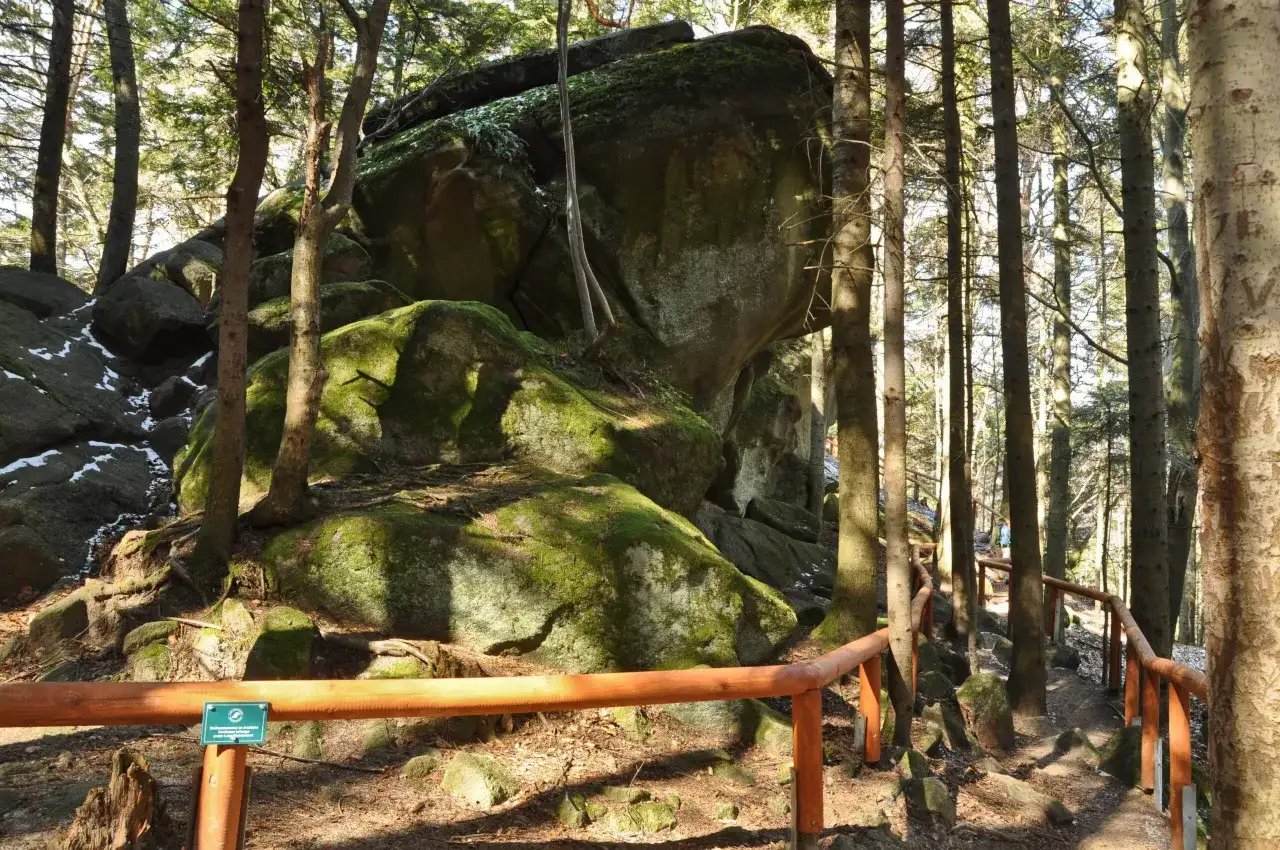 Atrakcje w Foluszu: Odkryj piękno Beskidu Niskiego i więcej