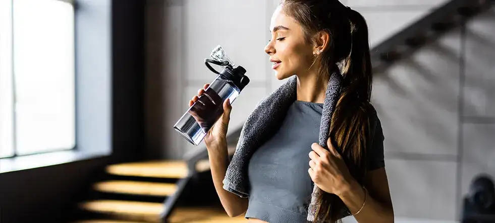 Czy picie wody naprawdę pomaga w odchudzaniu? Odkryj prawdę!