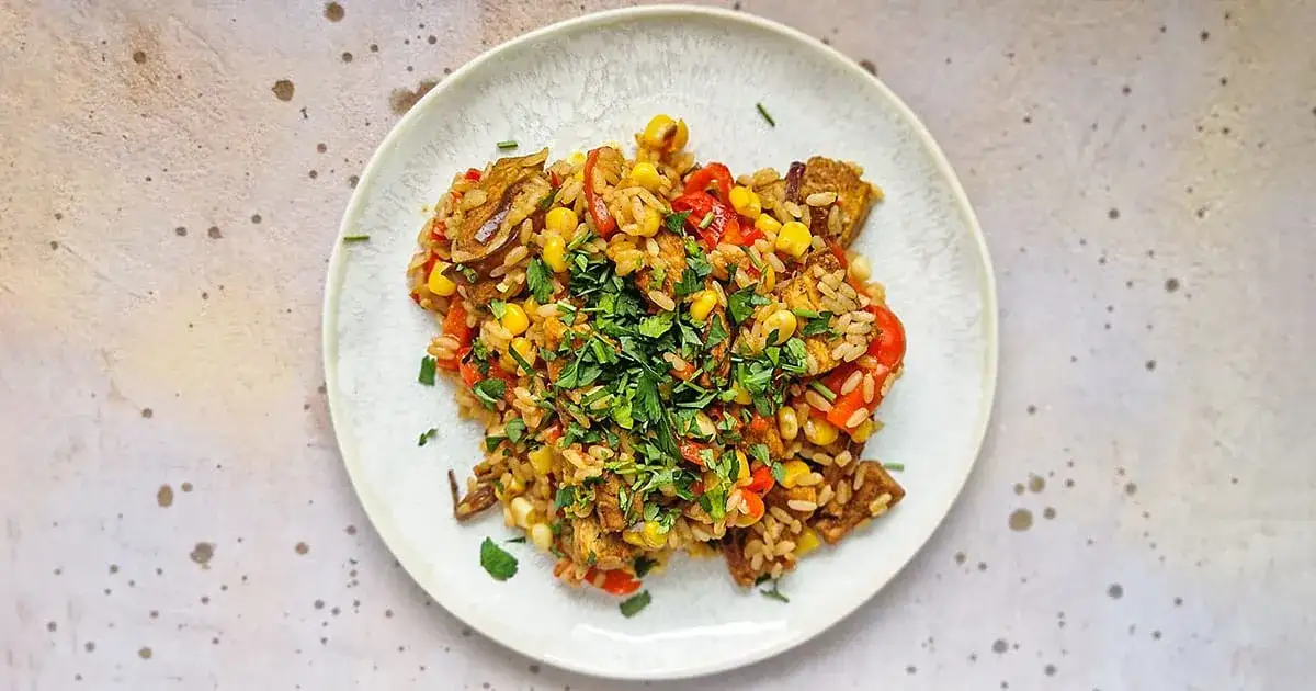 Ile kalorii ma risotto z kurczakiem i warzywami? Sprawdź, co wpływa na kaloryczność