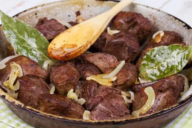 Jak przyrządzić wątróbkę wołową – proste przepisy na smaczne dania