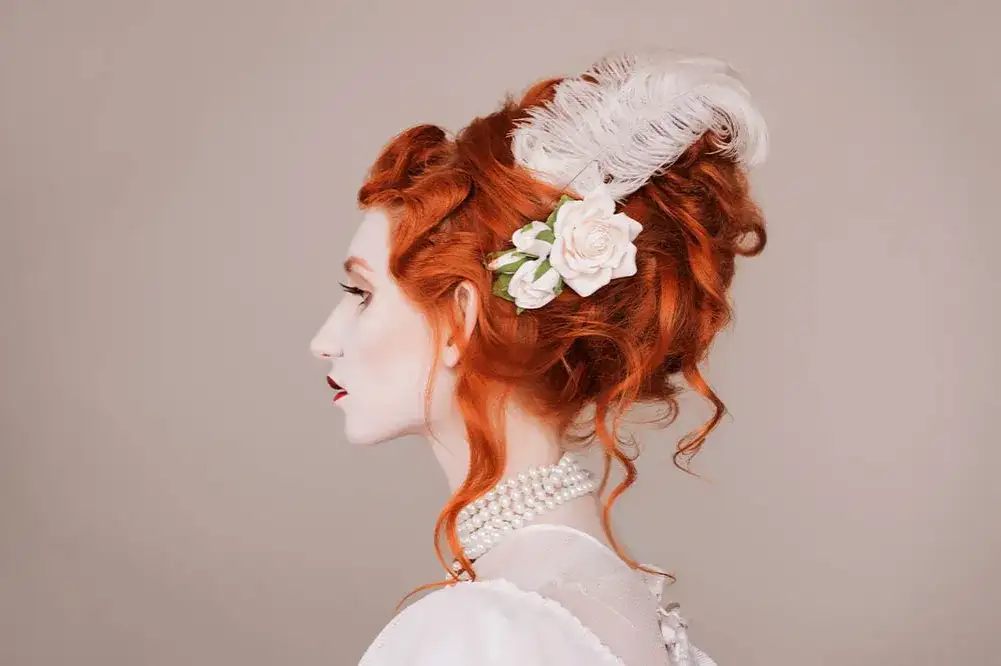 Poznaj unikalne fryzury noszone w stylu barokowym - historia i fakty