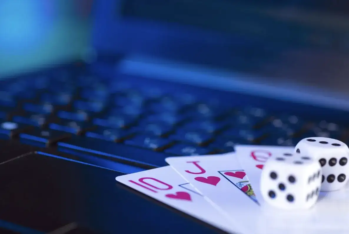 Czytelność zapisów dotyczących wygaśnięcia bonusów w grach online – wymogi i wyzwania