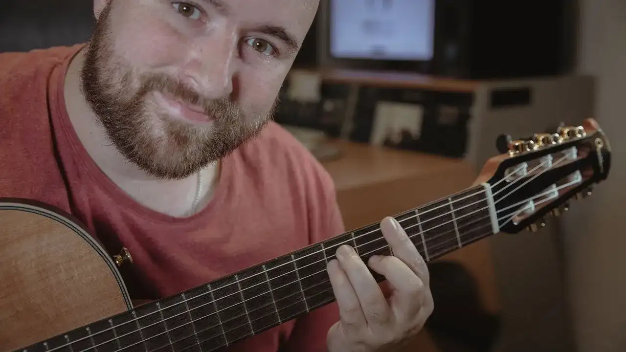 Jak opanować chwyty gitarowe barowe i grać ulubione piosenki