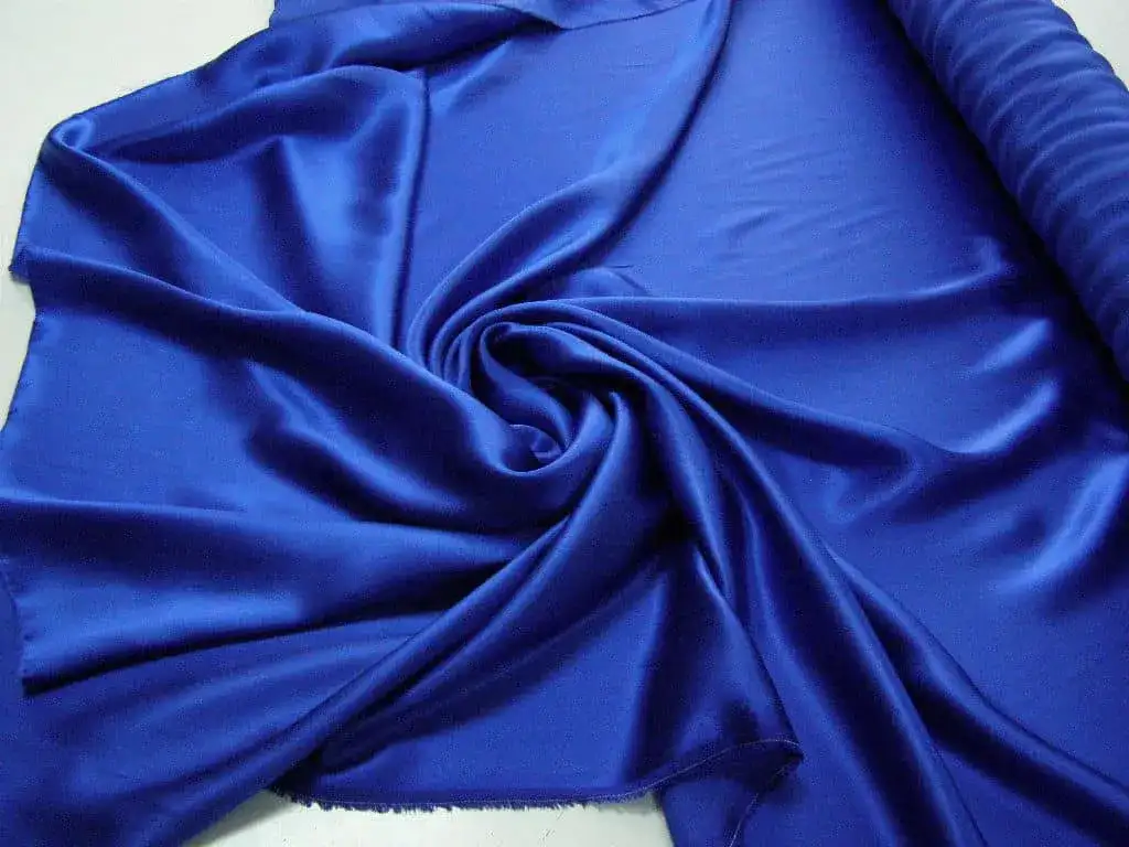 Czy bawełna się rozciąga? Odkryj fakty, które zaskoczą każdego