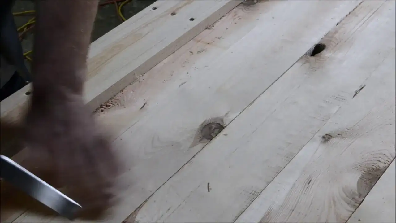 Jak zrobić drzwi z desek do szopy – proste kroki i cenne wskazówki