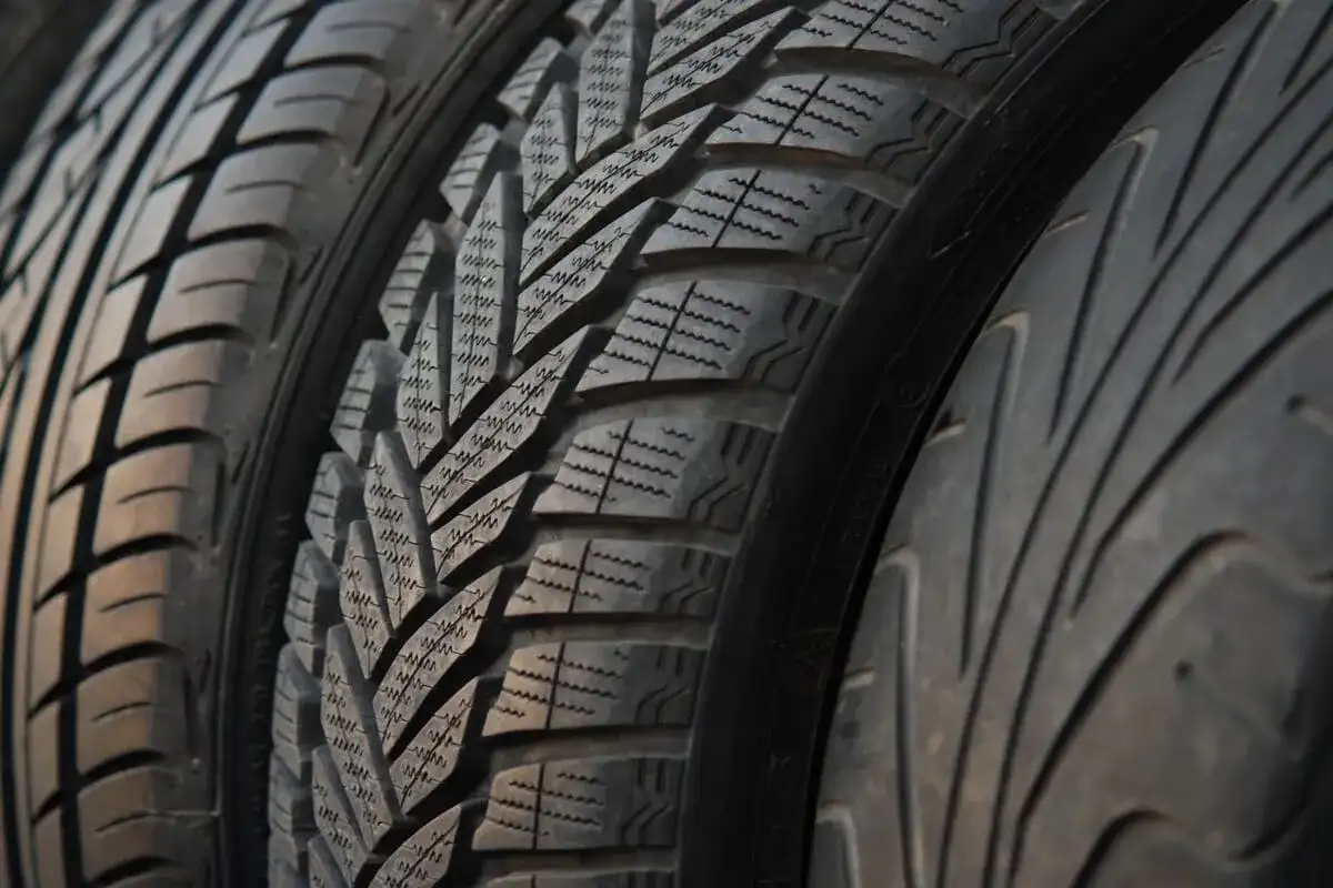 Jak rozpoznać oponę zimową? Kluczowe cechy, które musisz znać