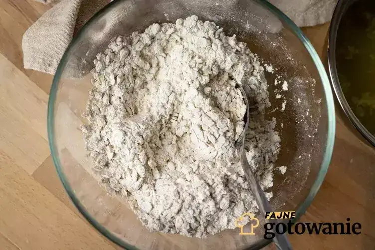 W przeliczeniu na łyżki ile to jest 20 dkg mąki - szybkie przeliczanie w domu