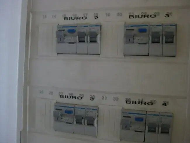 Bezpieczniki w domu: Ochrona przed niebezpiecznymi awariami elektrycznymi