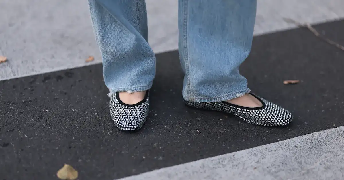 Z czym nosić srebrne buty? Odkryj idealne stylizacje na każdą okazję