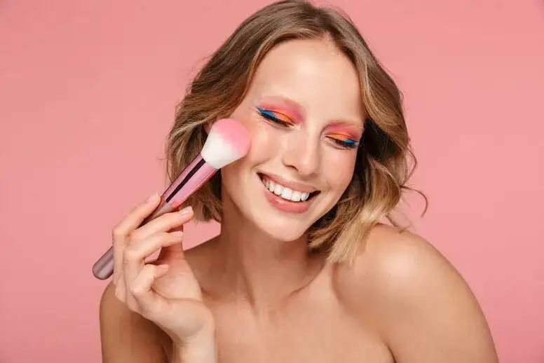 Jak skutecznie utrwalić makijaż: 5 sprawdzonych metod i produktów