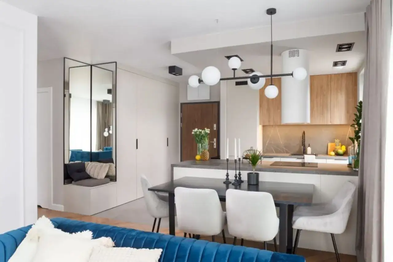 Jak połączyć kuchnię z salonem i jadalnią bez utraty funkcjonalności i stylu