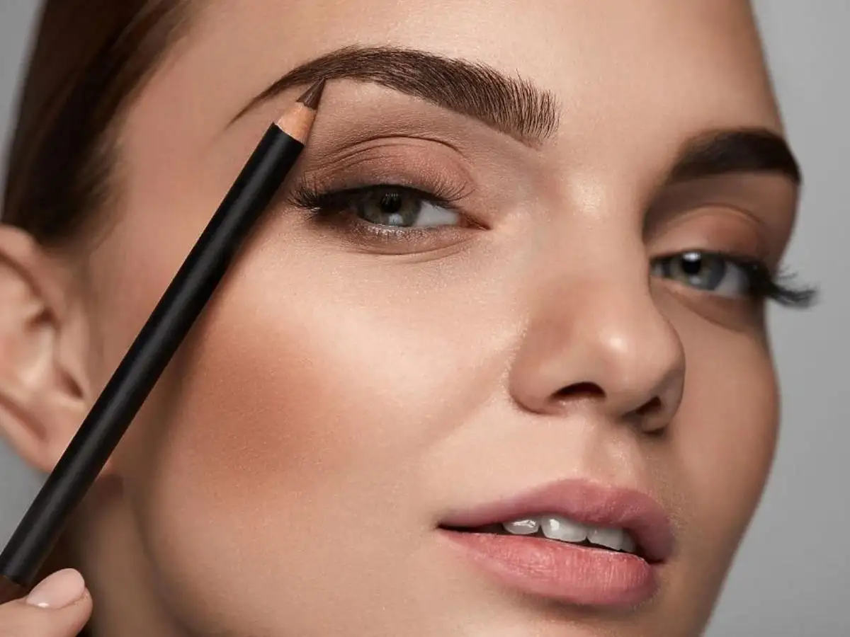 Malowanie brwi dla początkujących - produkty i porady