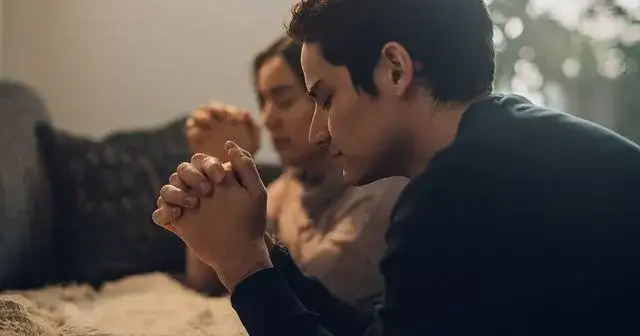 Czy modlitwa w myślach jest ważna? Odkryj jej prawdziwe znaczenie