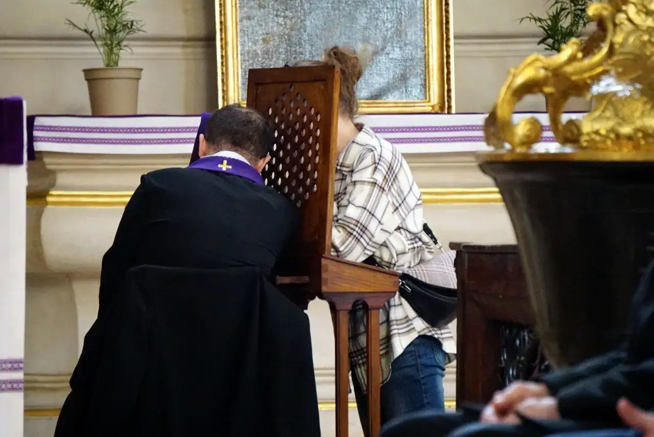 Jak się odmawia spowiedź - poznaj ważne słowa i gesty w liturgii