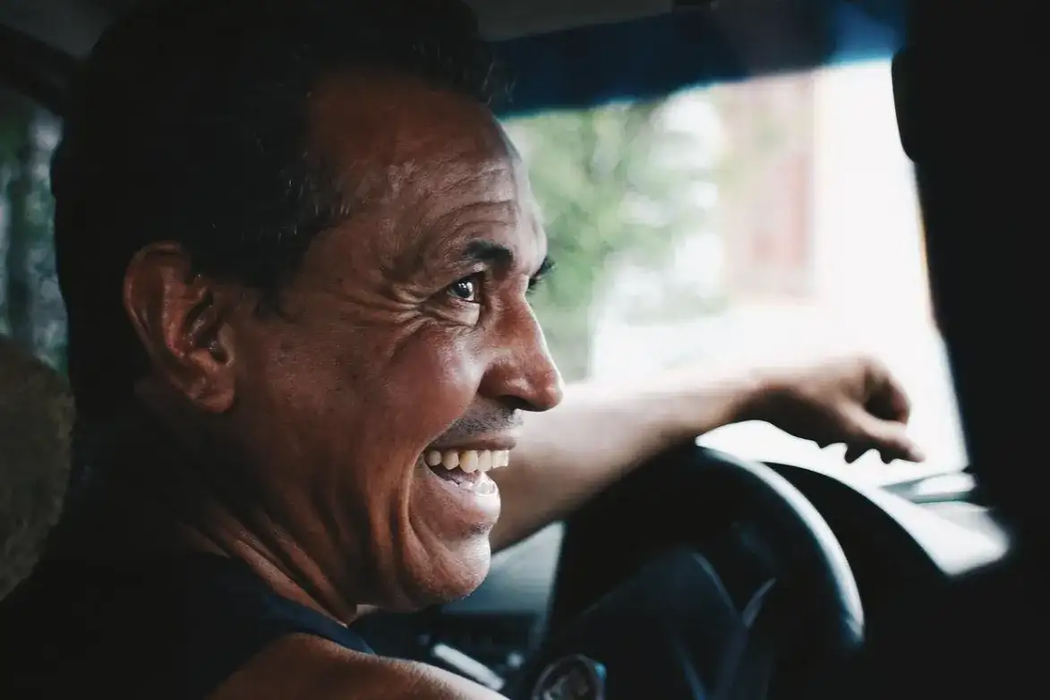 Prezenty, które ucieszą każdego kierowcę – od gadżetów po rozrywkę online