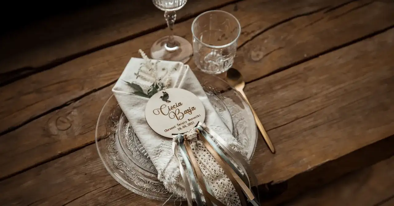 Jak udekorować stół na chrzciny w domu, aby zachwycić gości