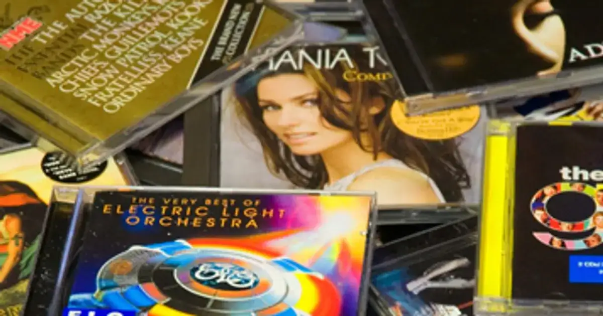 W którym roku wynaleziono płytę CD? Niezwykła historia tego formatu