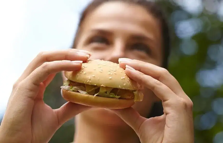 Zasady spożywania mięsa w piątek dla katolików - co musisz wiedzieć