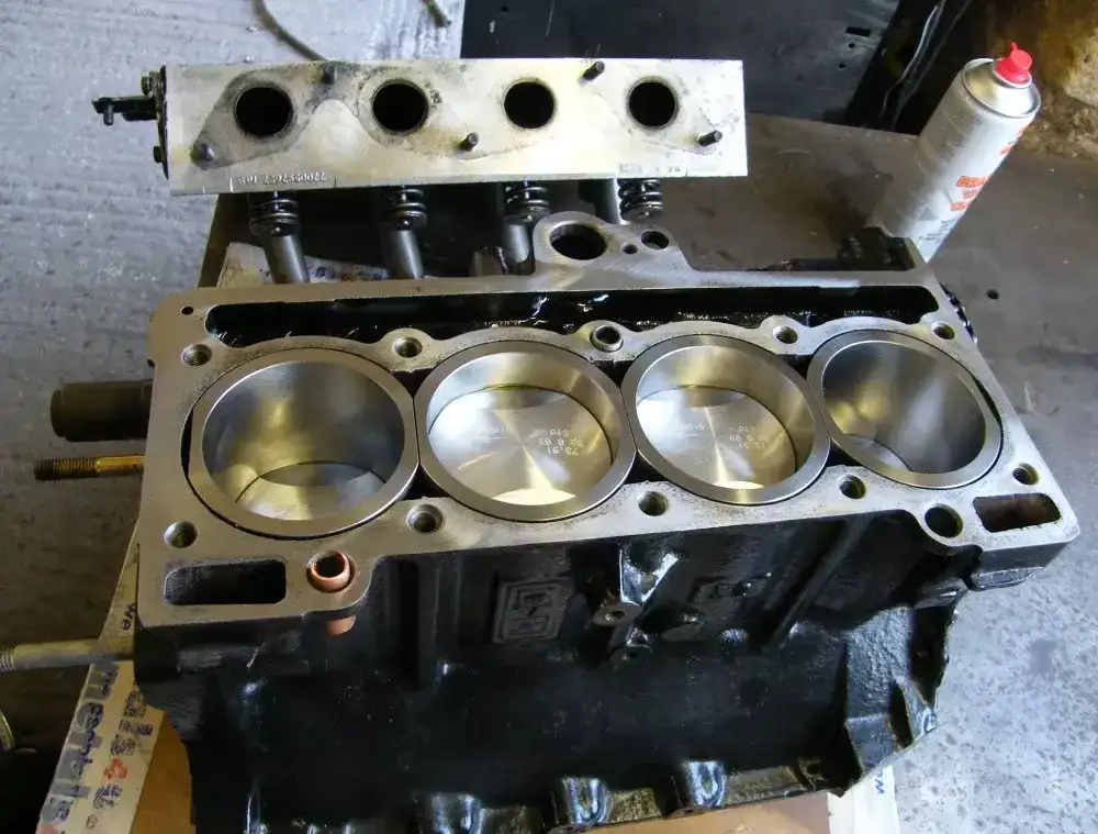 Ile kosztuje remont silnika? Poznaj ceny i czynniki wpływające