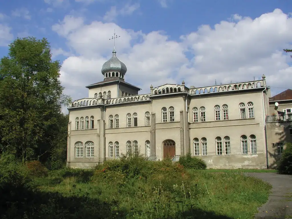 Pałac w Osieku: Historia, architektura i tajemnice tego zabytku