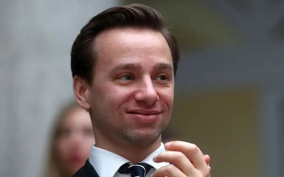 Czy Bosak ma wyższe wykształcenie? Prawda o jego edukacji