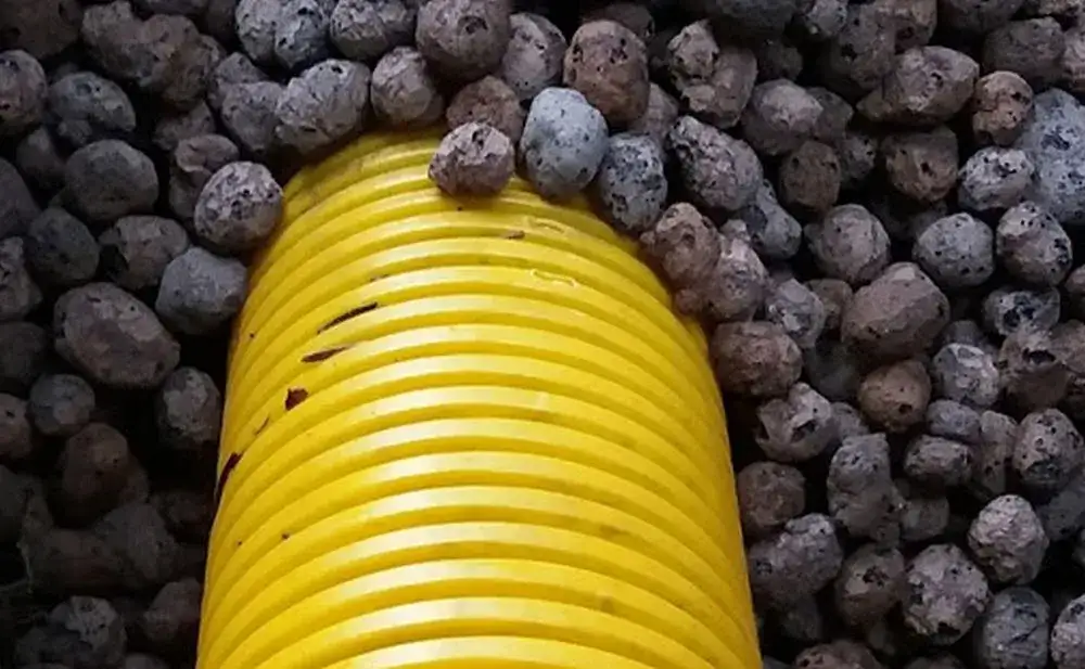 Ile ton żwiru na drenaż? Proste obliczenia i praktyczne wskazówki