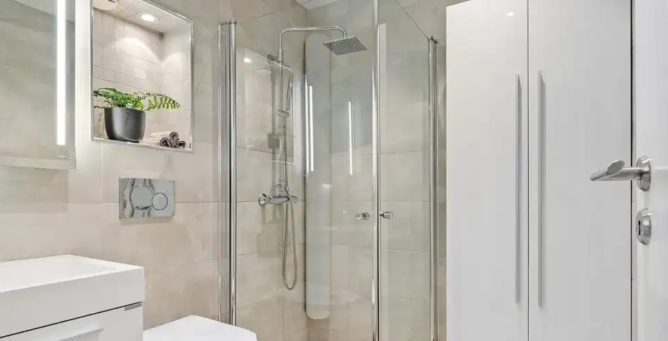 Szkło antykorozyjne do kabiny prysznicowej – co to jest i dlaczego warto w nie zainwestować?