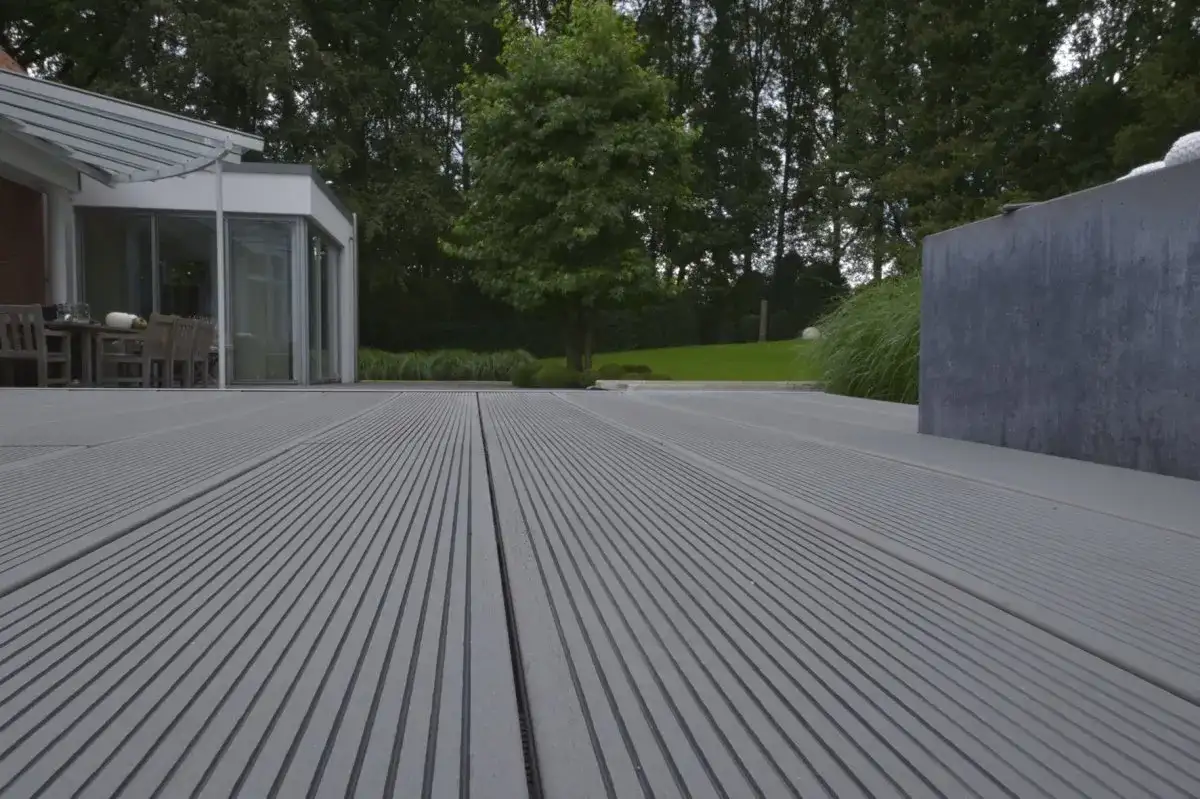 Najlepsze materiały na taras: trwałość i estetyka w ogrodzie