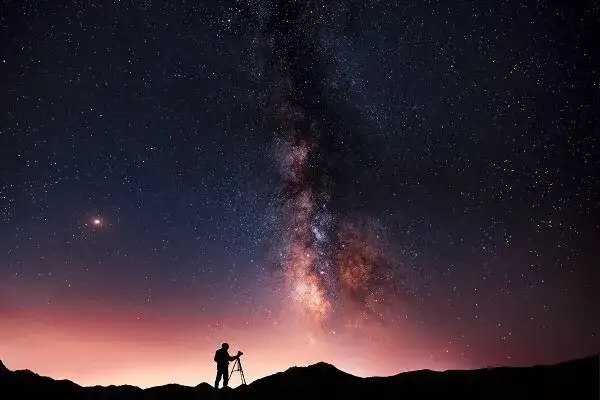 Najlepsze obiektywy do gwiazd – jak wybrać idealny do astrofotografii