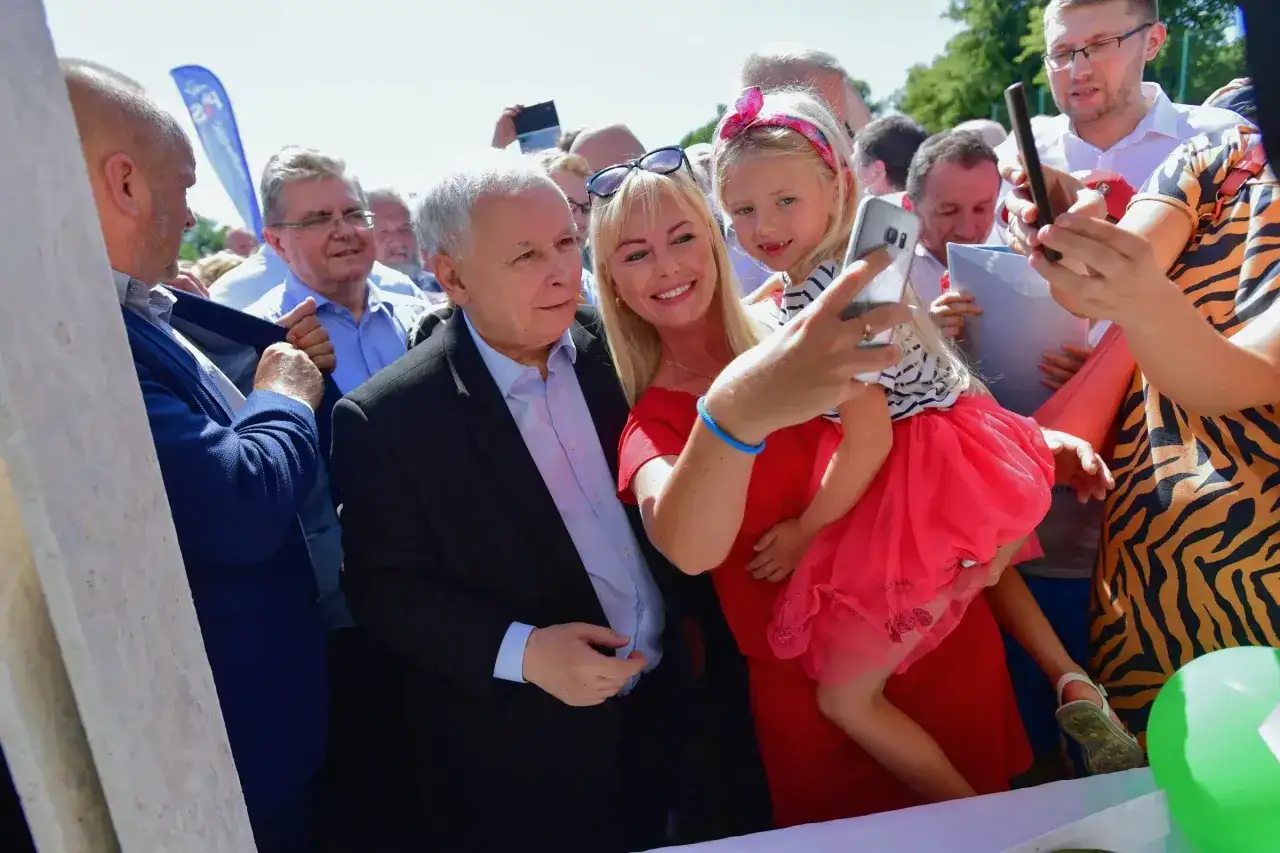 Czy Jarosław Kaczyński ma żonę i dzieci? Prawda o jego życiu osobistym