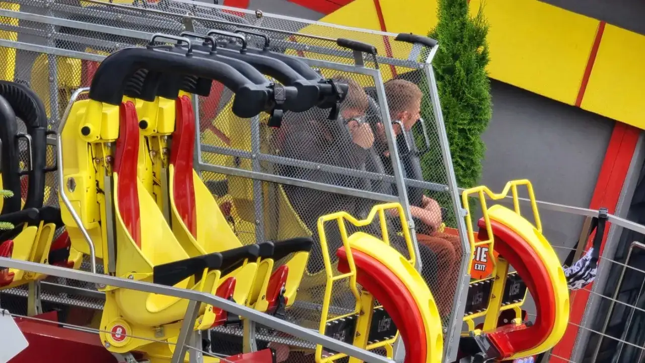 Czy Energylandia jest bezpieczna? Sprawdź standardy bezpieczeństwa i opinie