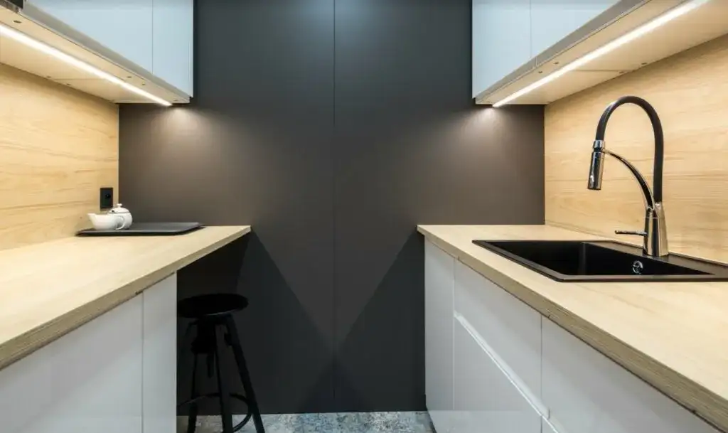 Jak zamontować LEDy w kuchni pod szafkami: Praktyczny poradnik