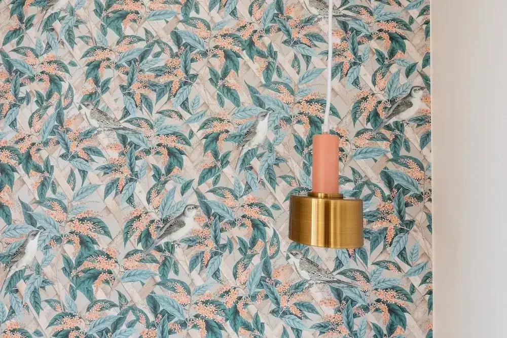 Jak przykleić tapetę winylową i uniknąć najczęstszych błędów