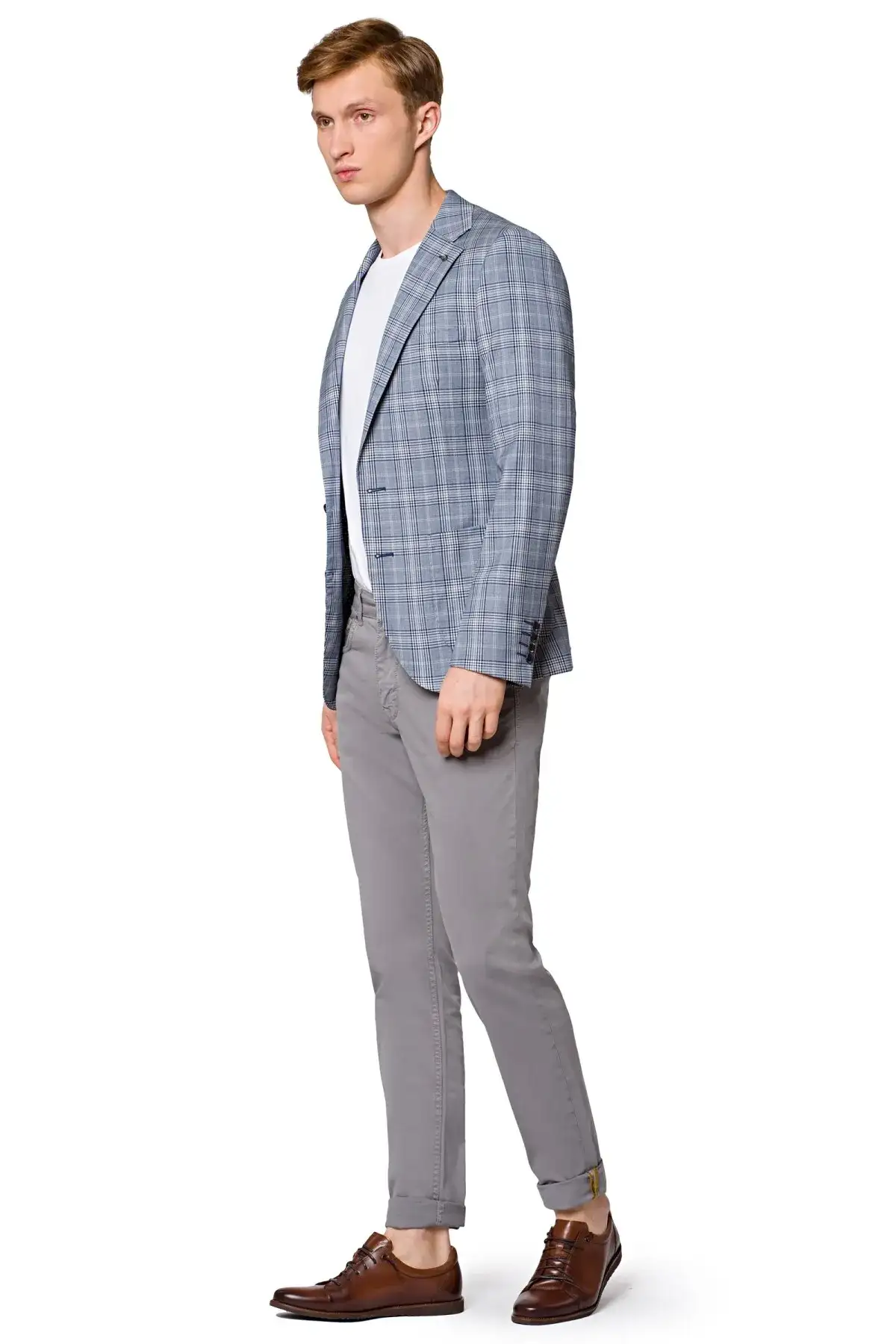 Brązowe buty w stylizacjach męskich: 5 inspiracji na każdą okazję