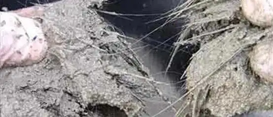 Ile włókna polipropylenowego do wylewki? Klucz do mocnego betonu