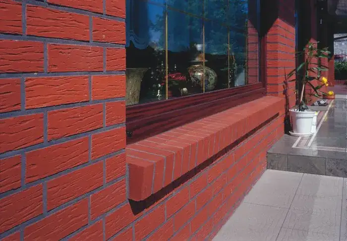 Parapety z cegły klinkierowej: zalety i właściwości - poznaj detale