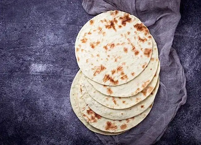 Ile kalorii ma jedna tortilla? Prawda o kaloryczności i wartościach odżywczych