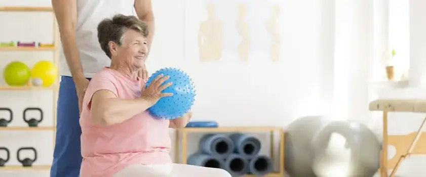 Jak rehabilitacja po udarze może przyspieszyć Twoją regenerację?