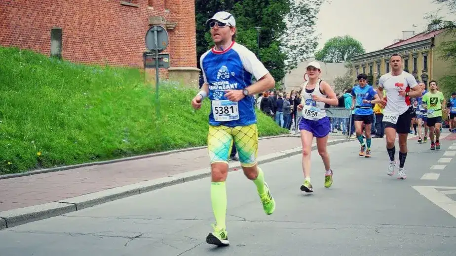 Jak przygotować się do maratonu: skuteczne strategie i plany treningowe