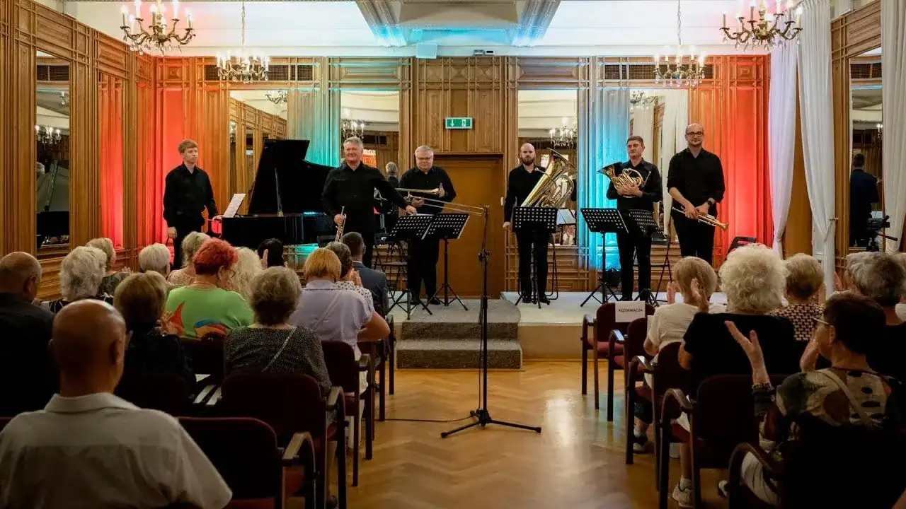 Kwintet dęty blaszany - poznaj instrumenty i ich rolę w muzyce